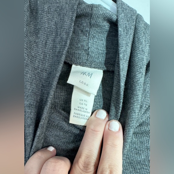 H&M Turtle Neck - Picture 2 of 2